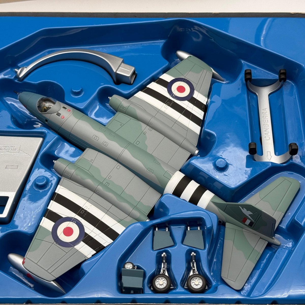 Corgi AA34701 1:72 English Electric Canberra B.Mk 2 WH640 10 Sqn Suez 1956 - Corgi