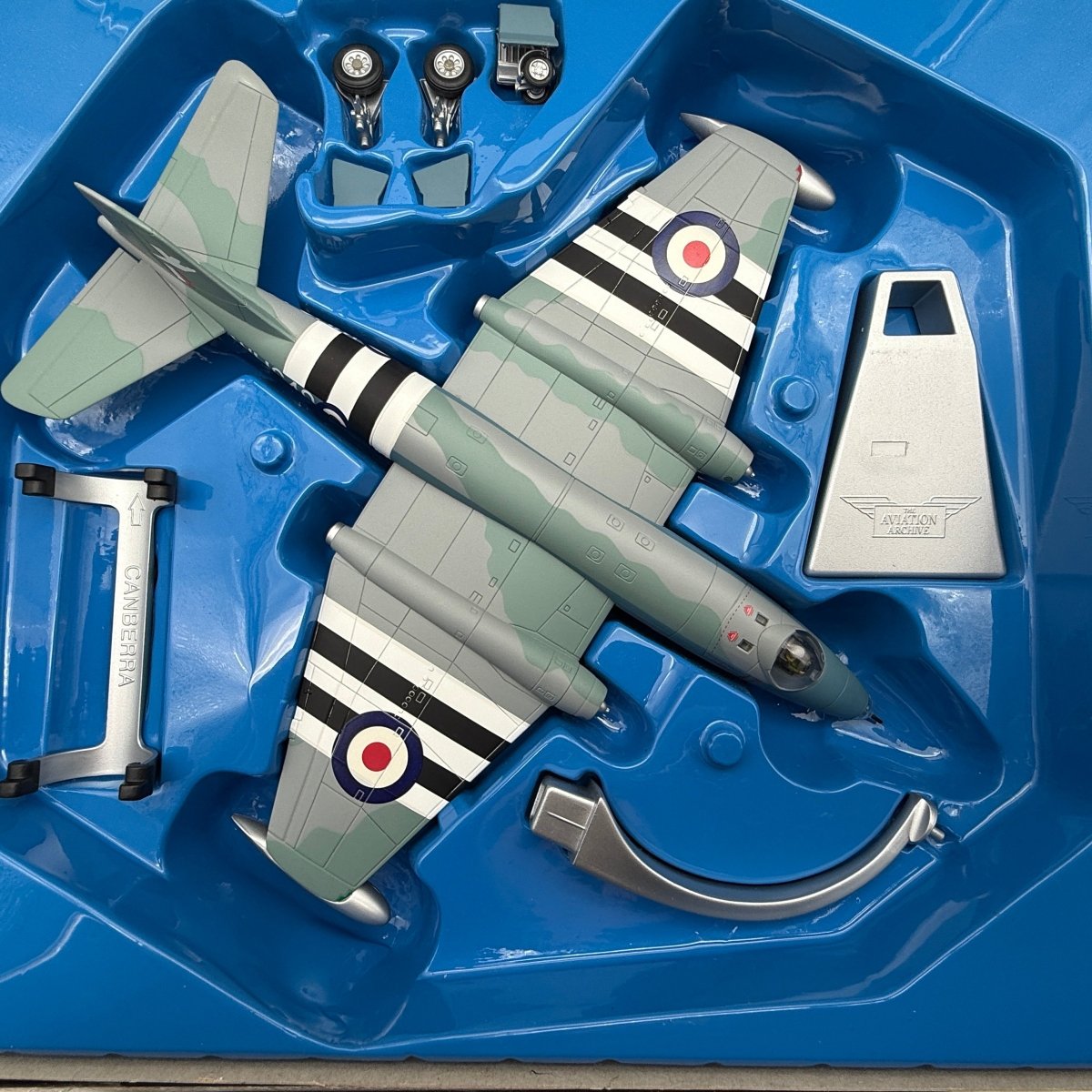 Corgi AA34701 1:72 English Electric Canberra B.Mk 2 WH640 10 Sqn Suez 1956 - Corgi