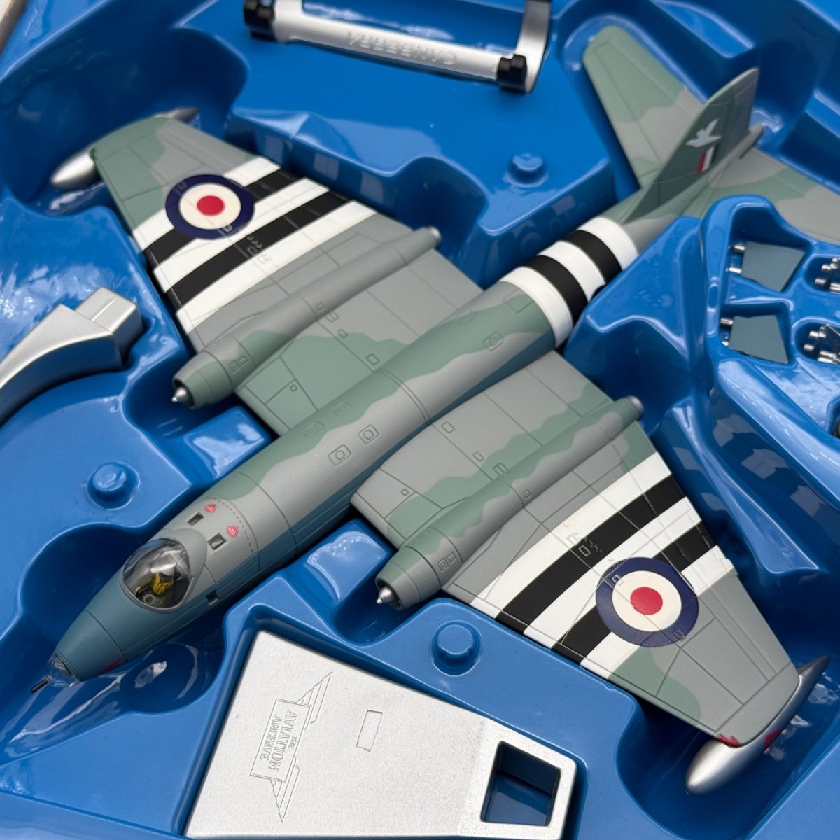 Corgi AA34701 1:72 English Electric Canberra B.Mk 2 WH640 10 Sqn Suez 1956 - Corgi