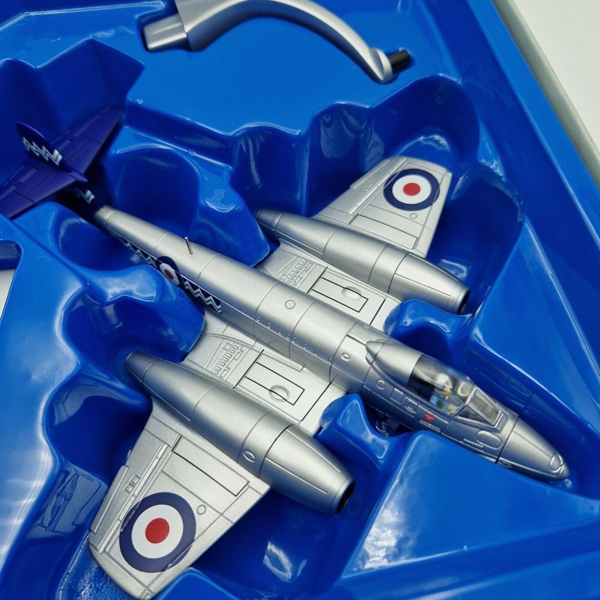 Corgi Aviation Archive 1:72 Gloster Meteor F.Mk.8 RAF No.500 Sqn, RAF West Malling AA35001 - Corgi