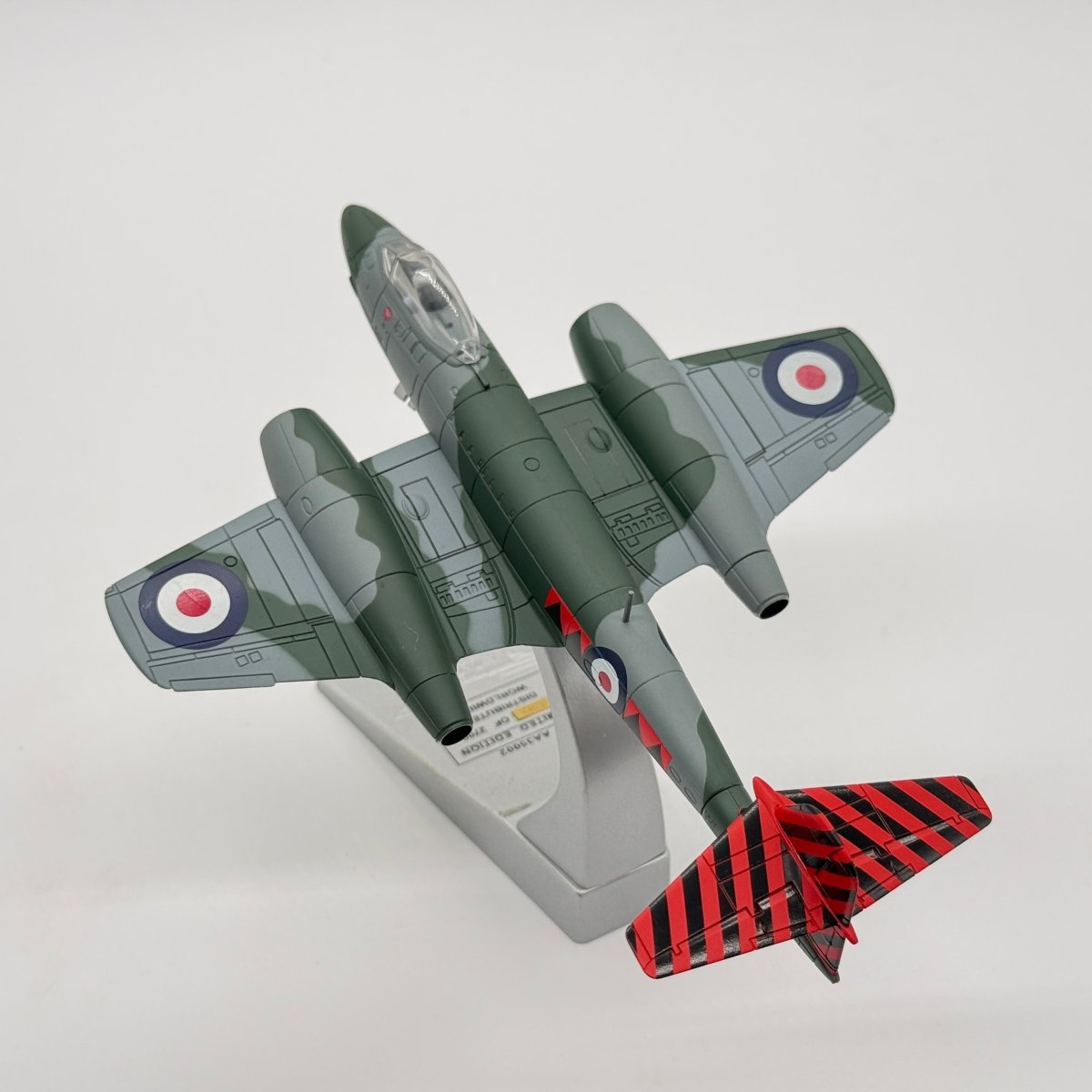Corgi AA35002 1:72 Gloster Meteor F.Mk 8 RAF No.601 Sqn RAF North Weald England 1950s - Corgi