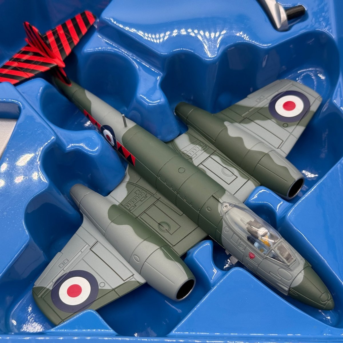 Corgi AA35002 1:72 Gloster Meteor F.Mk 8 RAF No.601 Sqn RAF North Weald England 1950s - Corgi