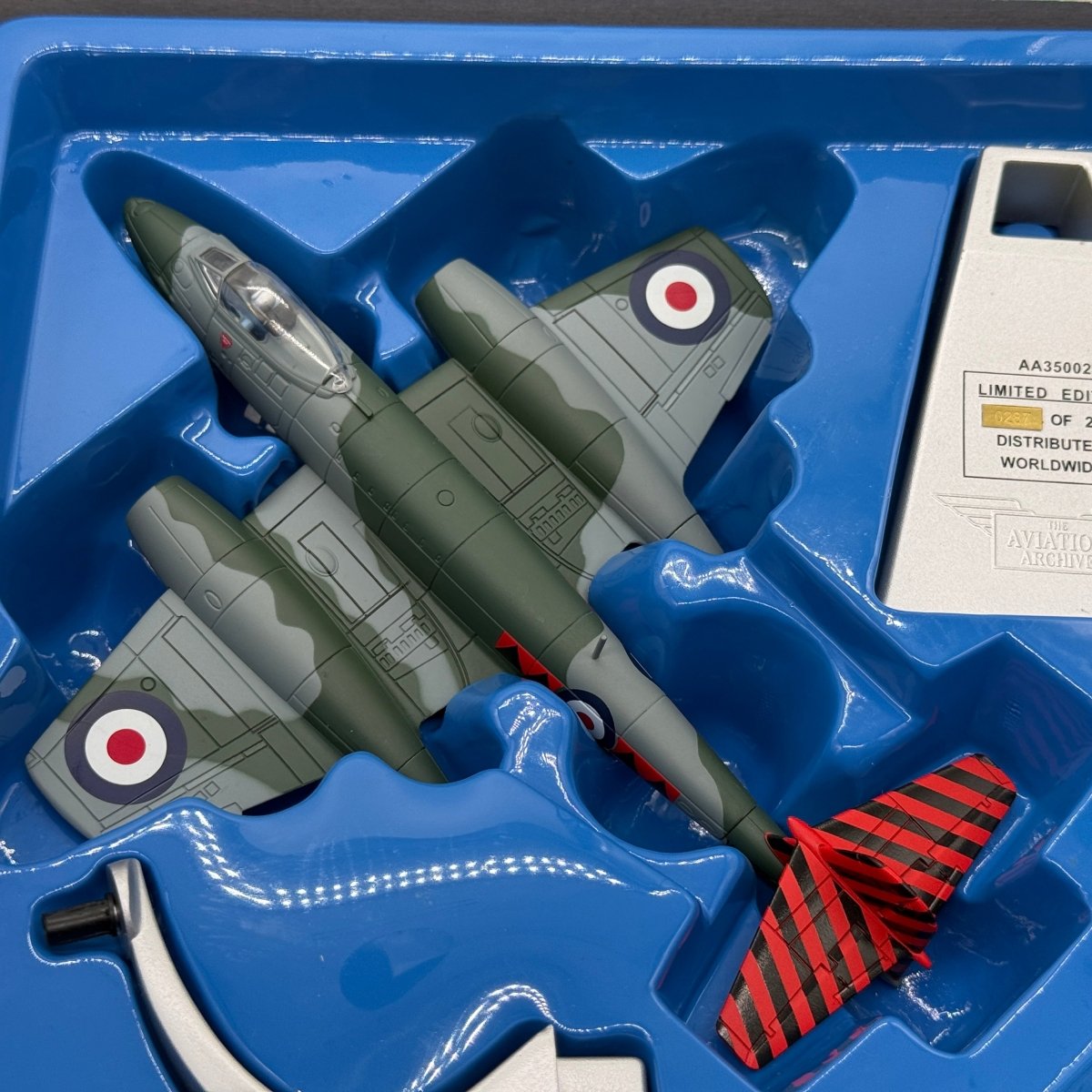Corgi AA35002 1:72 Gloster Meteor F.Mk 8 RAF No.601 Sqn RAF North Weald England 1950s - Corgi