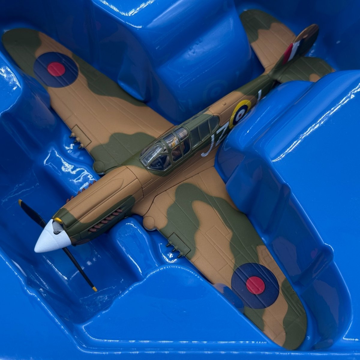 Corgi AA35202 1:72 Curtiss P-40E Warhawk RNZAF No.15 Sqn JZ Johnnie Gibson Whenuapai New Zealand 1942 - Corgi
