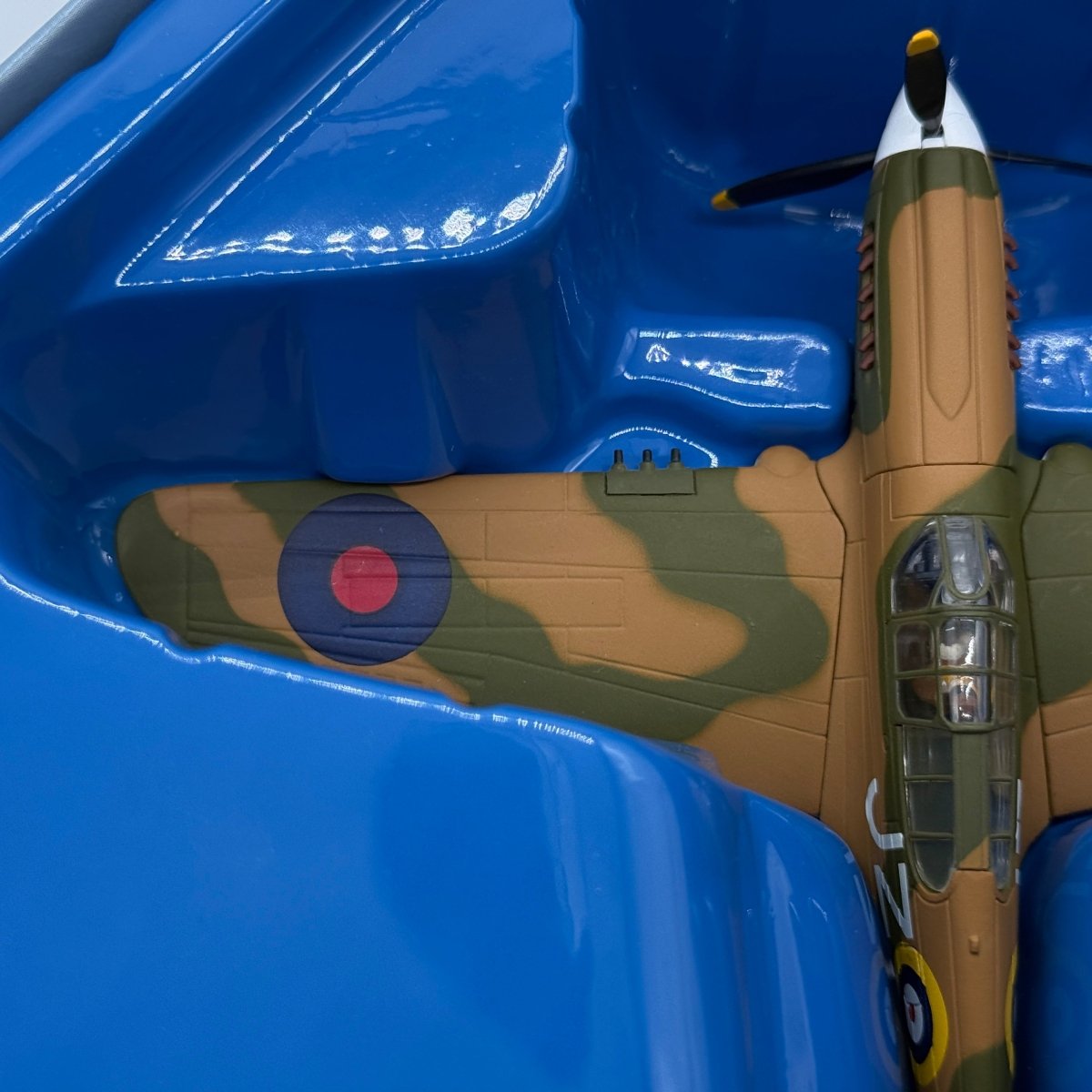 Corgi AA35202 1:72 Curtiss P-40E Warhawk RNZAF No.15 Sqn JZ Johnnie Gibson Whenuapai New Zealand 1942 - Corgi
