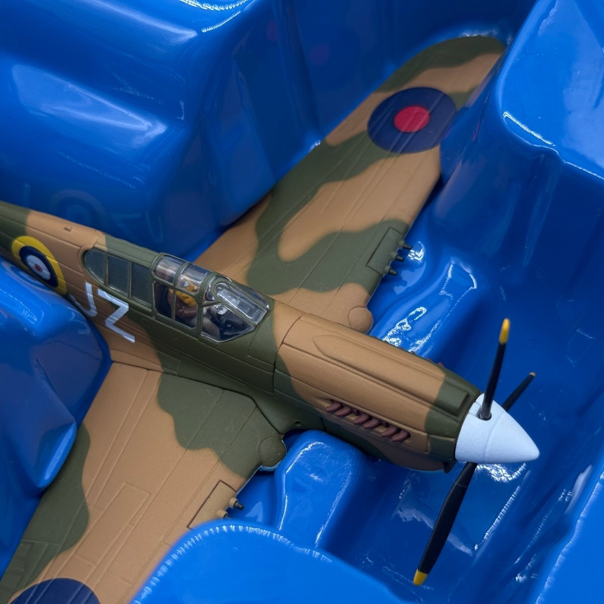 Corgi AA35202 1:72 Curtiss P-40E Warhawk RNZAF No.15 Sqn JZ Johnnie Gibson Whenuapai New Zealand 1942 - Corgi