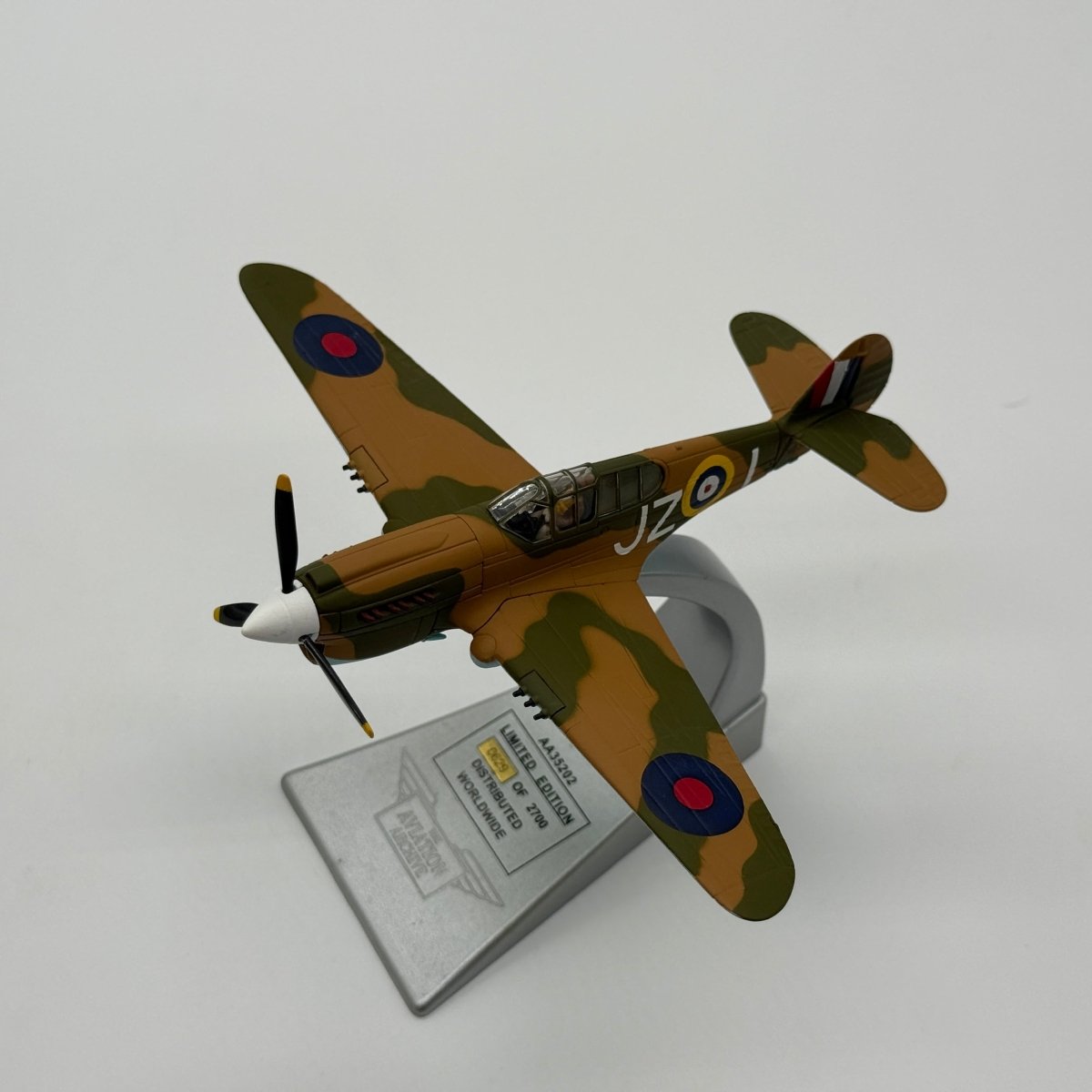 Corgi AA35202 1:72 Curtiss P-40E Warhawk RNZAF No.15 Sqn JZ Johnnie Gibson Whenuapai New Zealand 1942 - Corgi