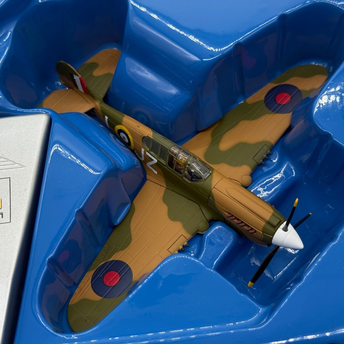 Corgi AA35202 1:72 Curtiss P-40E Warhawk RNZAF No.15 Sqn JZ Johnnie Gibson Whenuapai New Zealand 1942 - Corgi