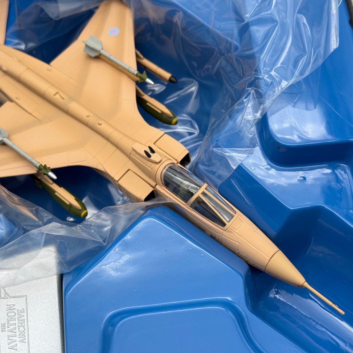 Corgi AA35402 1:72 SEPECAT Jaguar GR.Mk 1 XZ364 Sandman No.54 Sqn RAF Muharraq Operation Granby 1991 - Corgi