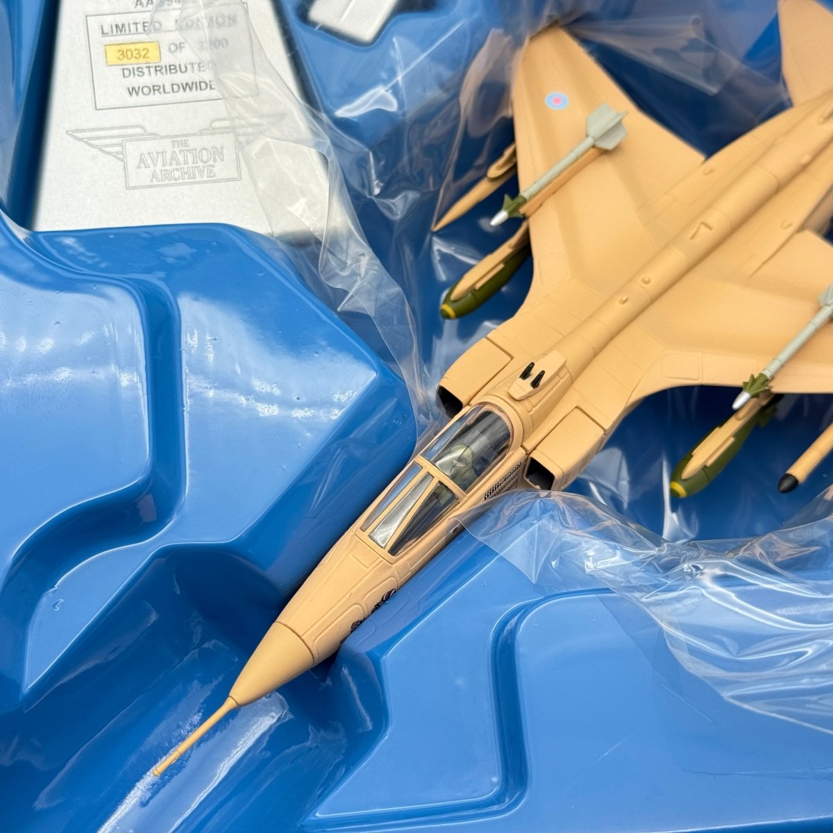 Corgi AA35402 1:72 SEPECAT Jaguar GR.Mk 1 XZ364 Sandman No.54 Sqn RAF Muharraq Operation Granby 1991 - Corgi