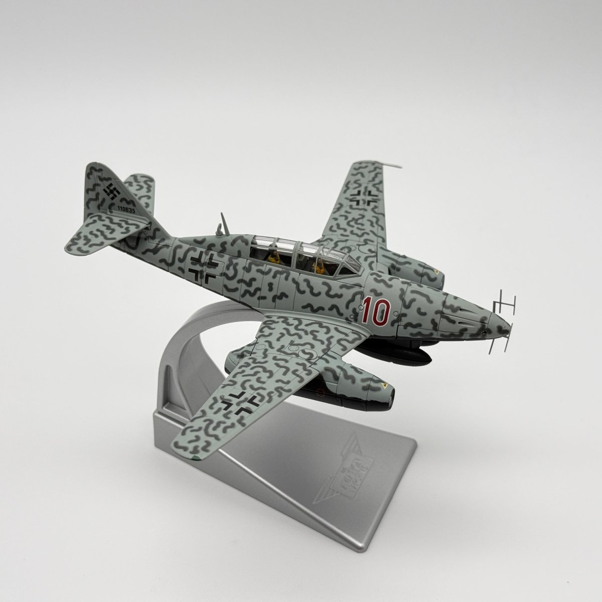 Corgi AA35709 1:72 Messerschmitt Me 262B Luftwaffe 10./NJG 11 Kurt Welter Red 10 - Corgi
