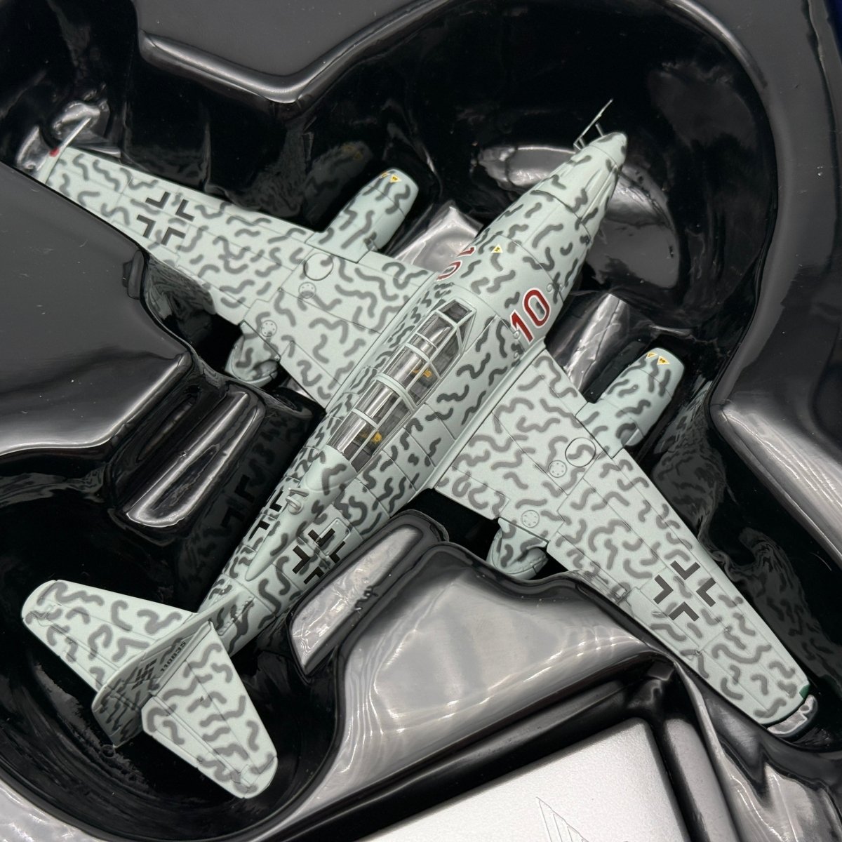 Corgi AA35709 1:72 Messerschmitt Me 262B Luftwaffe 10./NJG 11 Kurt Welter Red 10 - Corgi
