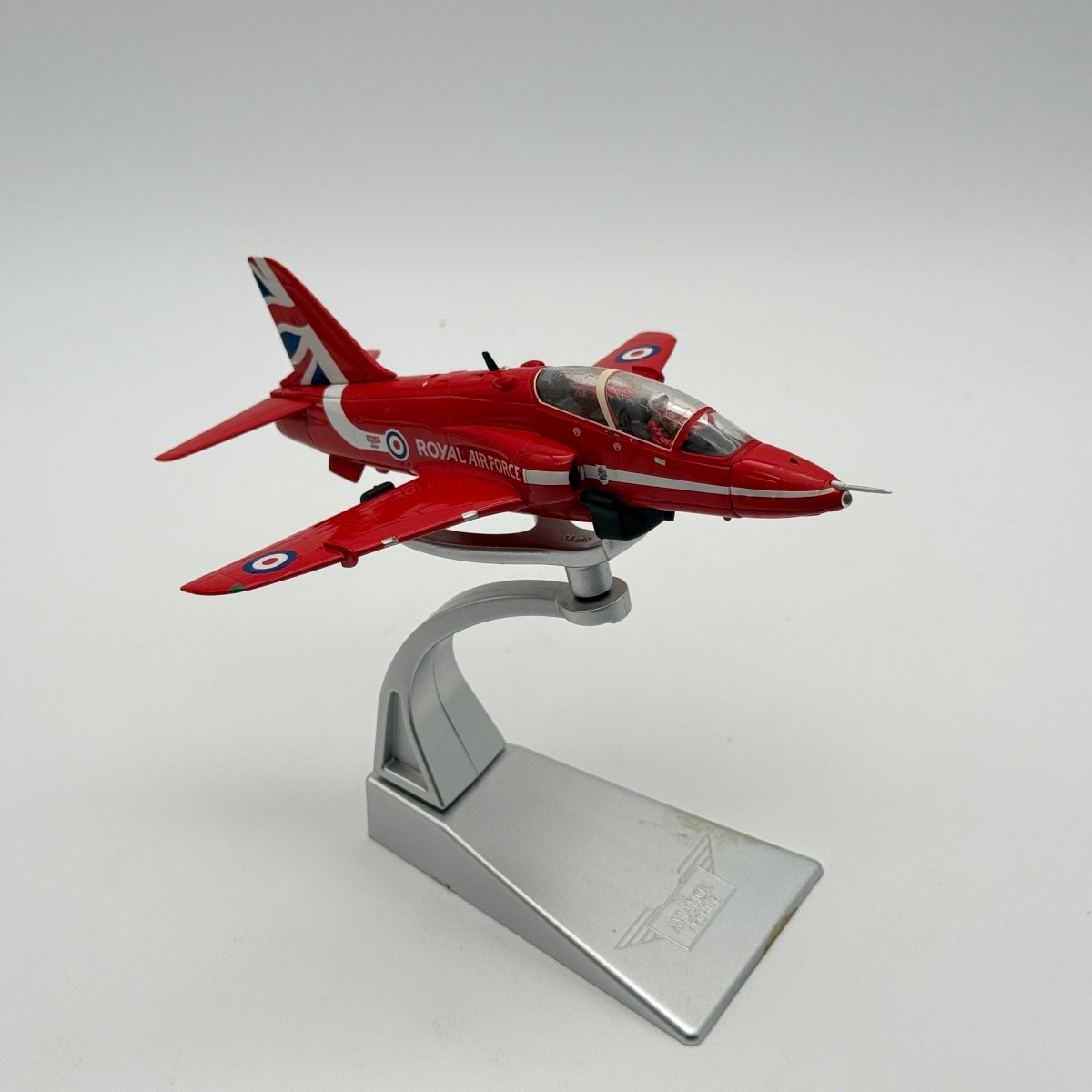 Corgi AA36012 1:72 BAe Hawk T.Mk 1 XX242 RAF Red Arrows Scampton 2016 - Corgi