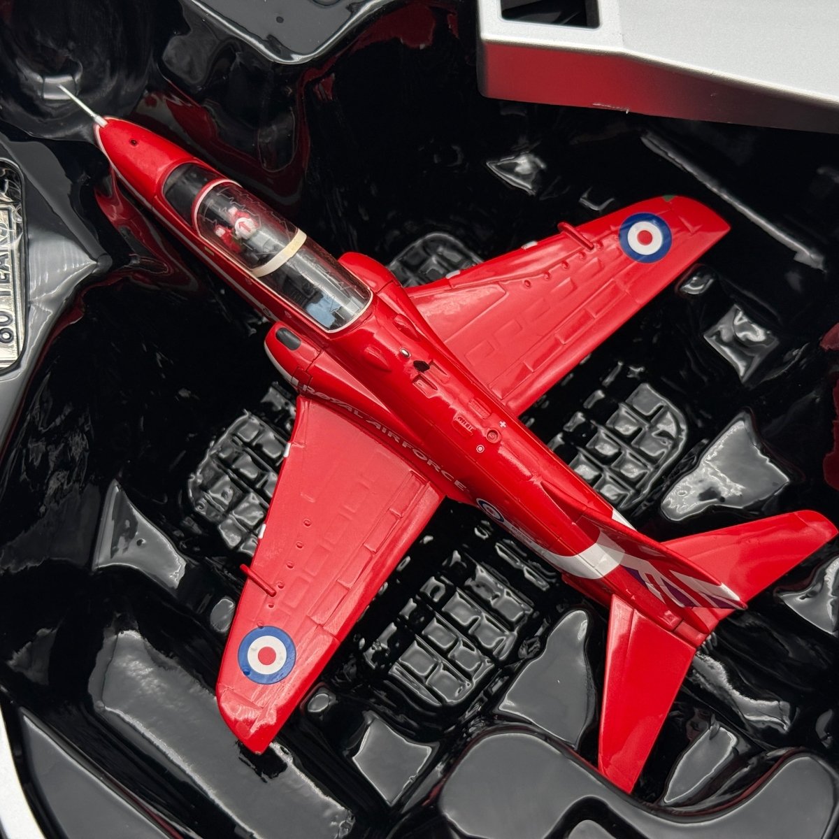 Corgi AA36012 1:72 BAe Hawk T.Mk 1 XX242 RAF Red Arrows Scampton 2016 - Corgi