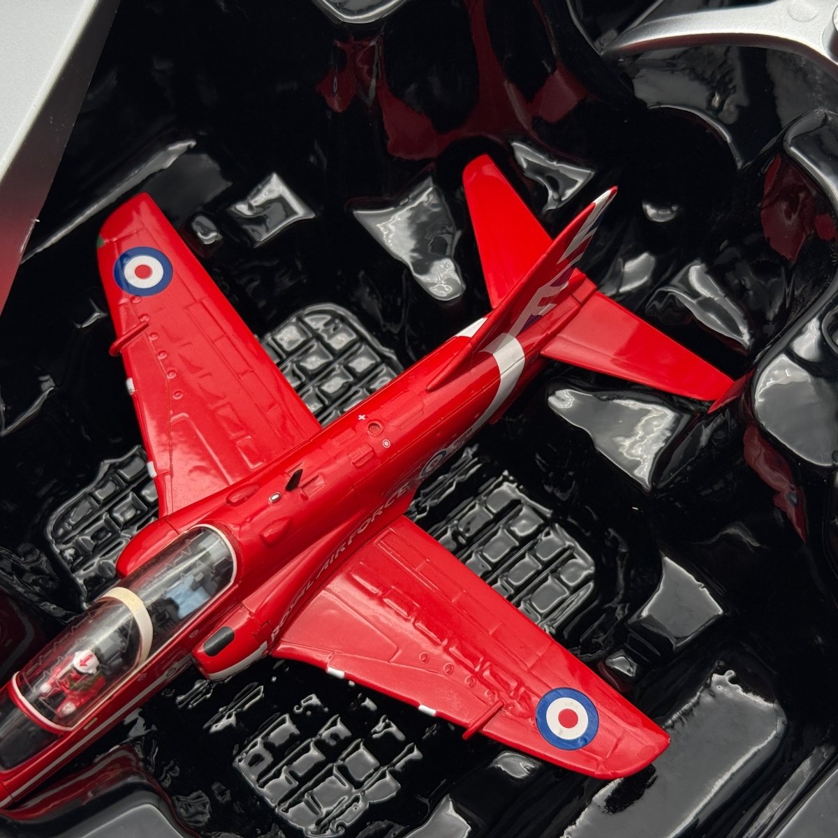 Corgi AA36012 1:72 BAe Hawk T.Mk 1 XX242 RAF Red Arrows Scampton 2016 - Corgi