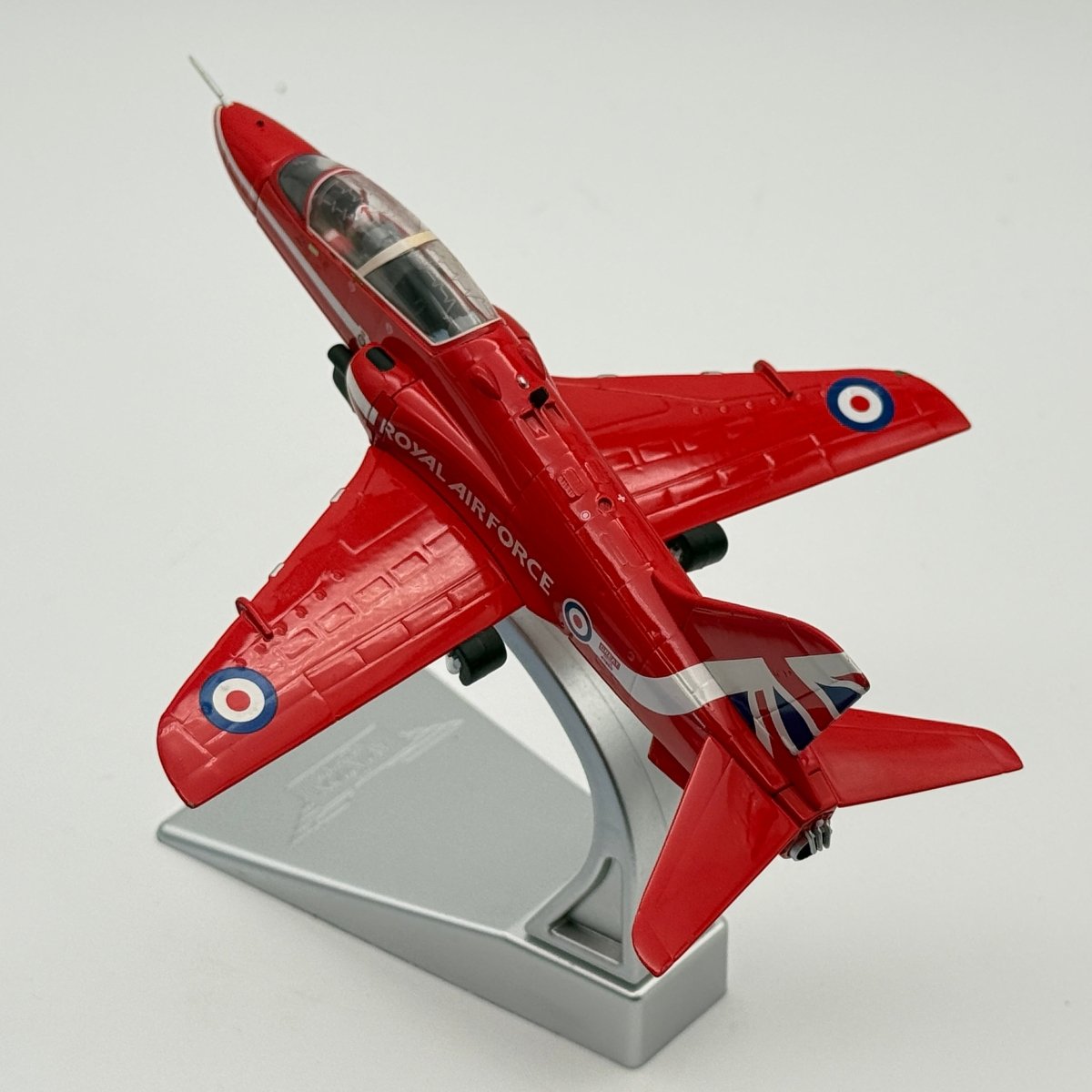 Corgi AA36012 1:72 BAe Hawk T.Mk 1 XX242 RAF Red Arrows Scampton 2016 - Corgi
