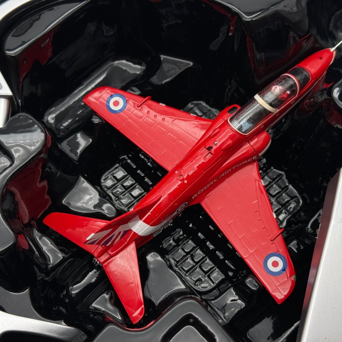 Corgi AA36012 1:72 BAe Hawk T.Mk 1 XX242 RAF Red Arrows Scampton 2016 - Corgi