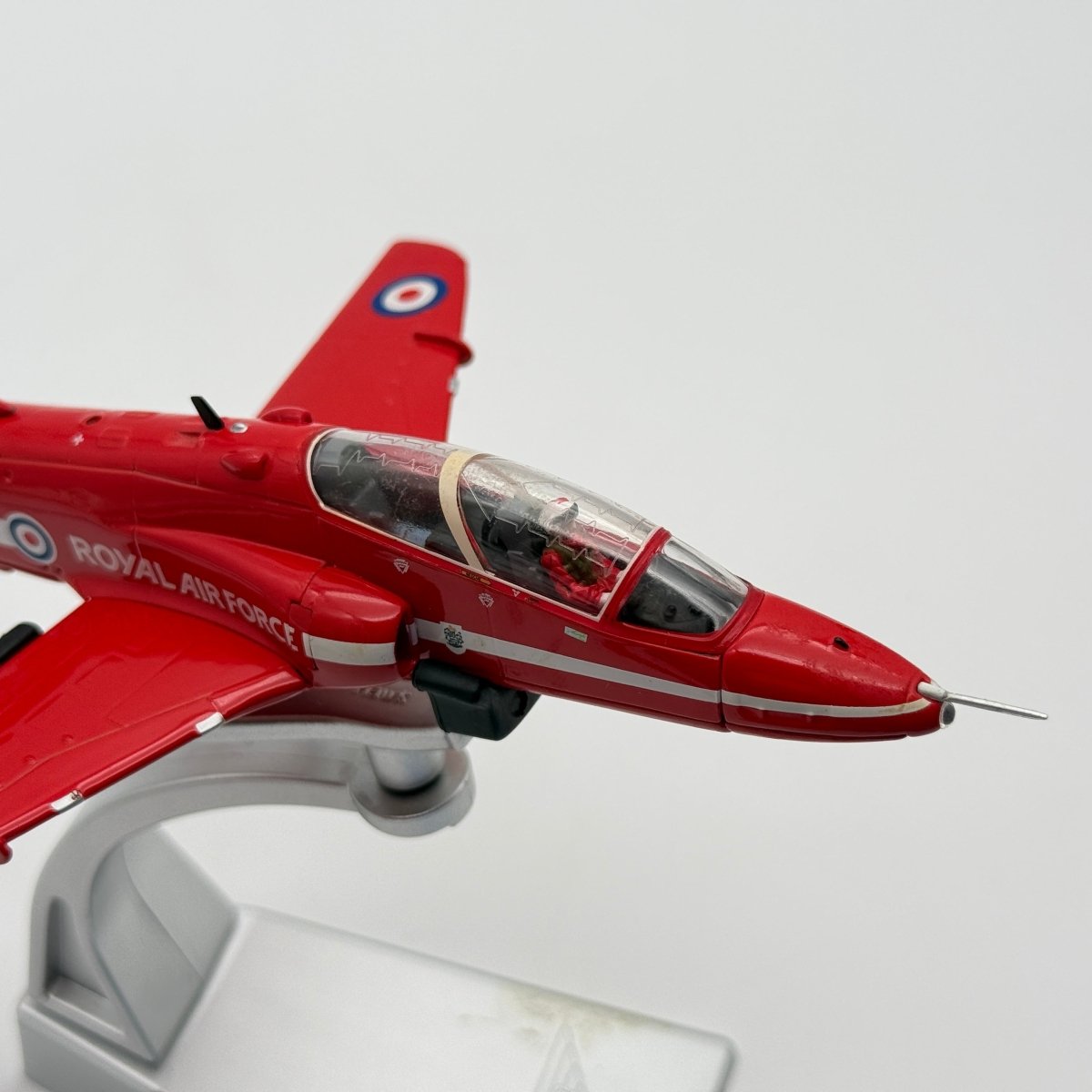 Corgi AA36012 1:72 BAe Hawk T.Mk 1 XX242 RAF Red Arrows Scampton 2016 - Corgi