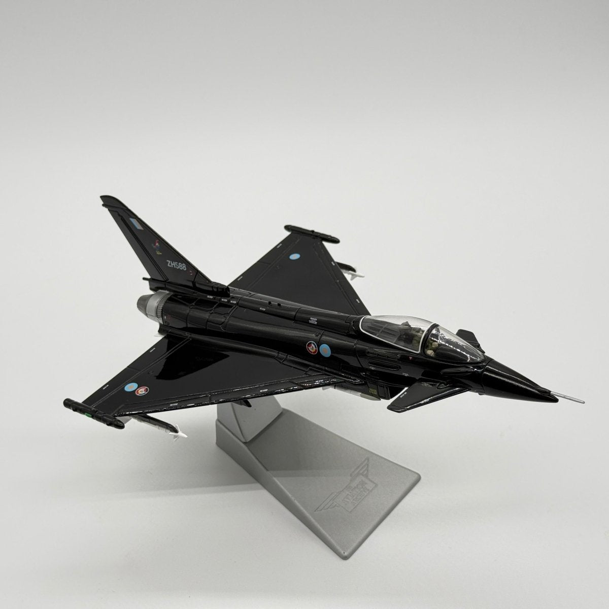 Corgi AA36403 1:72 Eurofighter Typhoon F.Mk 2 RAF No.43 Sqn DA2 1998 - Corgi