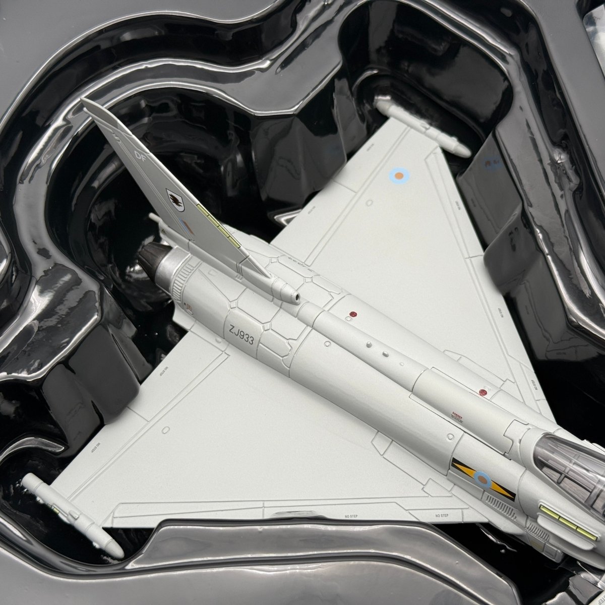 Corgi AA36406 1:72 Eurofighter Typhoon ZJ933 RAF No.11 Sqn Operation Ellamy 2011 - Corgi
