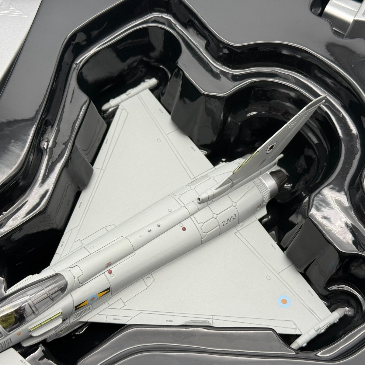 Corgi AA36406 1:72 Eurofighter Typhoon ZJ933 RAF No.11 Sqn Operation Ellamy 2011 - Corgi