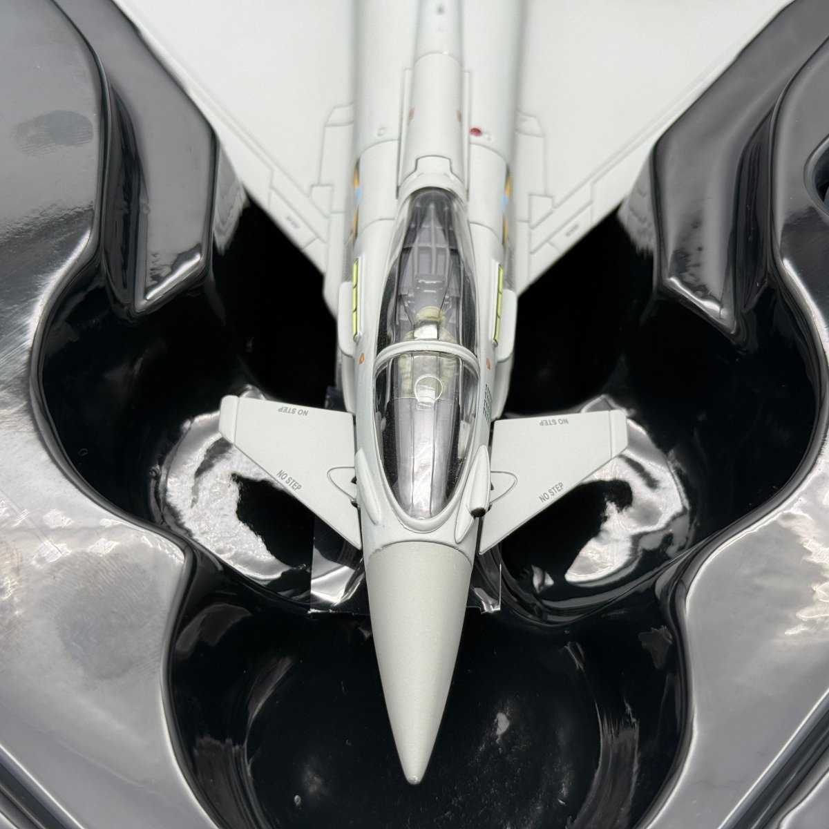 Corgi AA36406 1:72 Eurofighter Typhoon ZJ933 RAF No.11 Sqn Operation Ellamy 2011 - Corgi