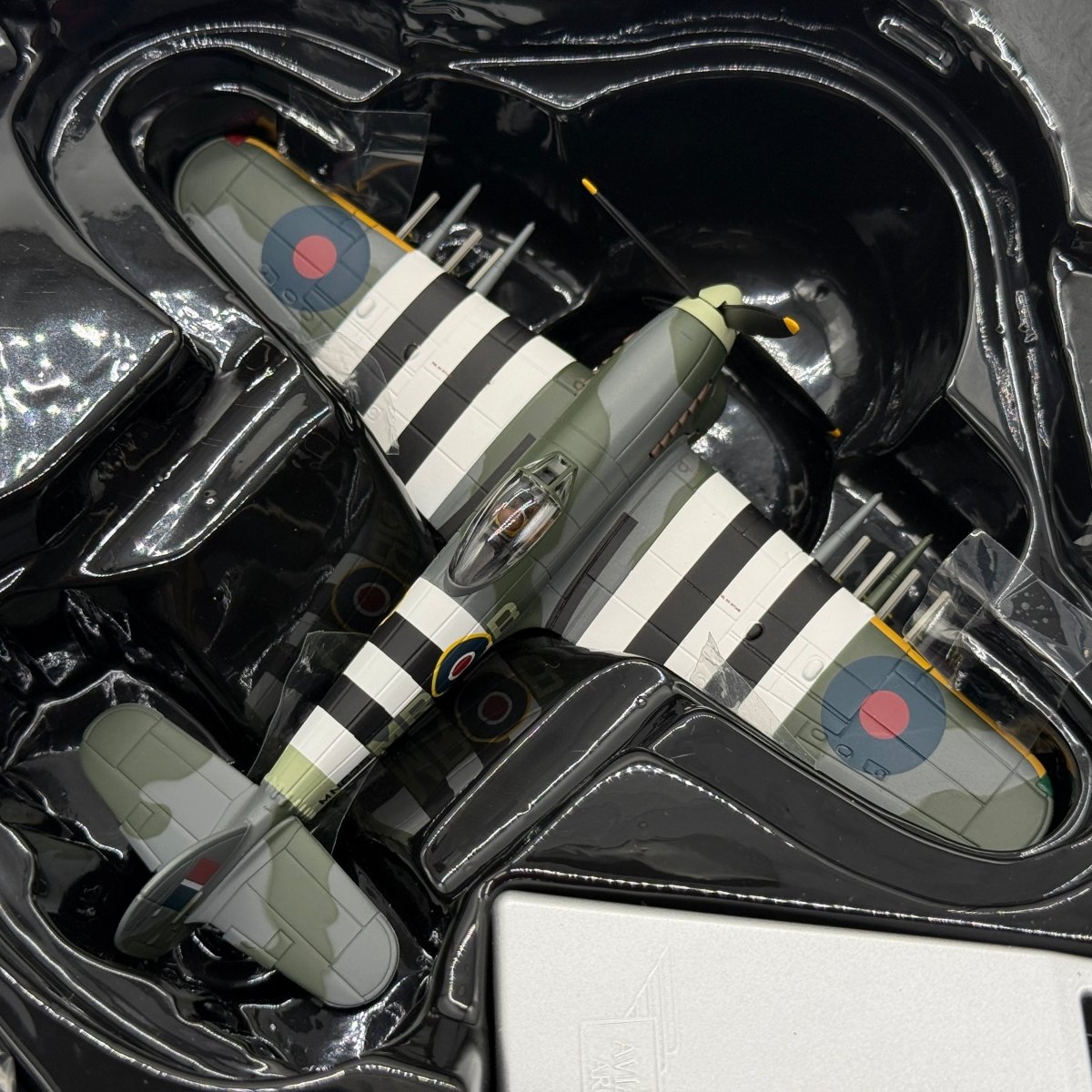 Corgi AA36512 1:72 Hawker Typhoon Mk I RAF No.245 Northern Rhodesian Sqn D-Day England 1944 - Corgi