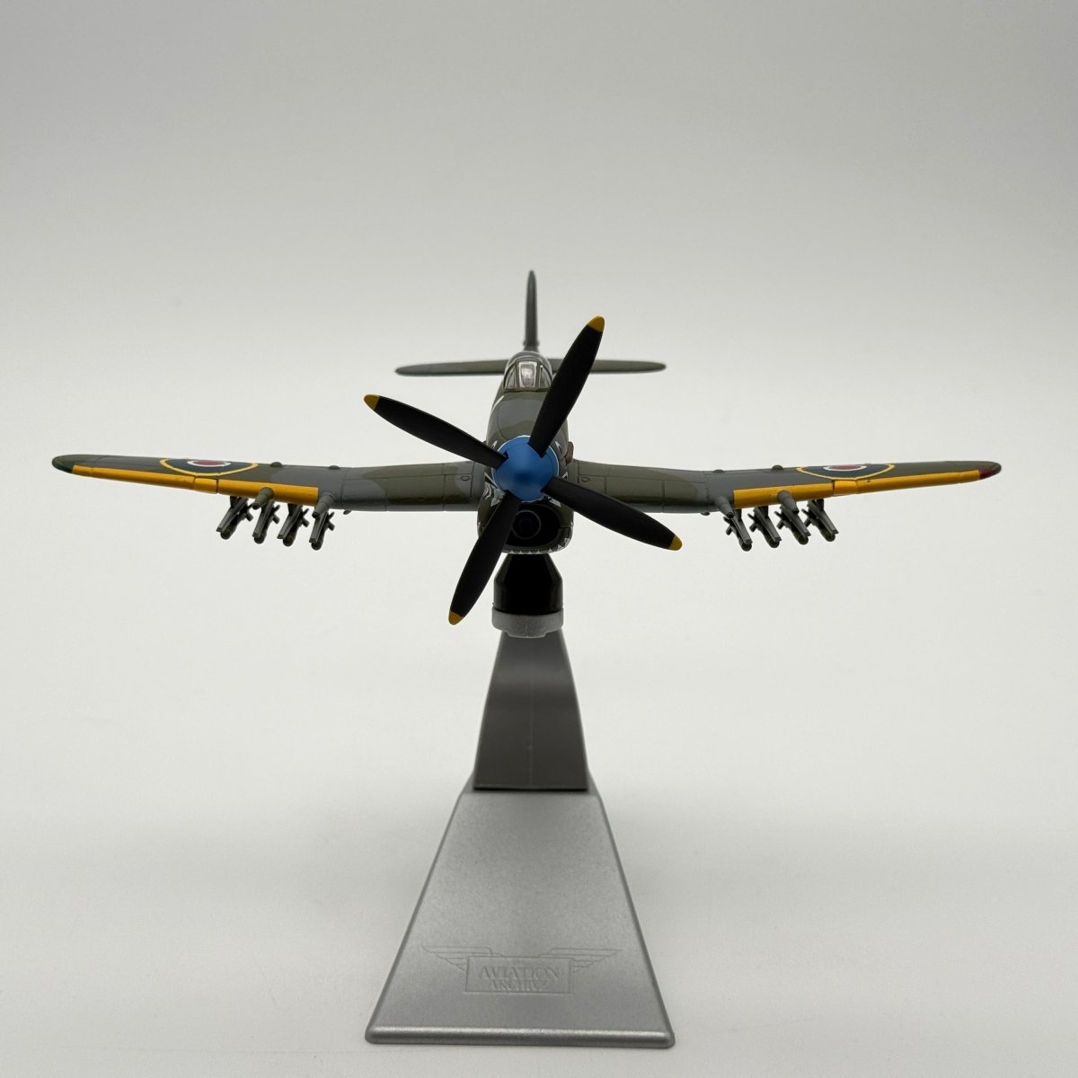 Corgi AA36513 1:72 Hawker Typhoon Mk IB MP197 MR-U Sharkmouth 245 Sqn 1945 - Corgi