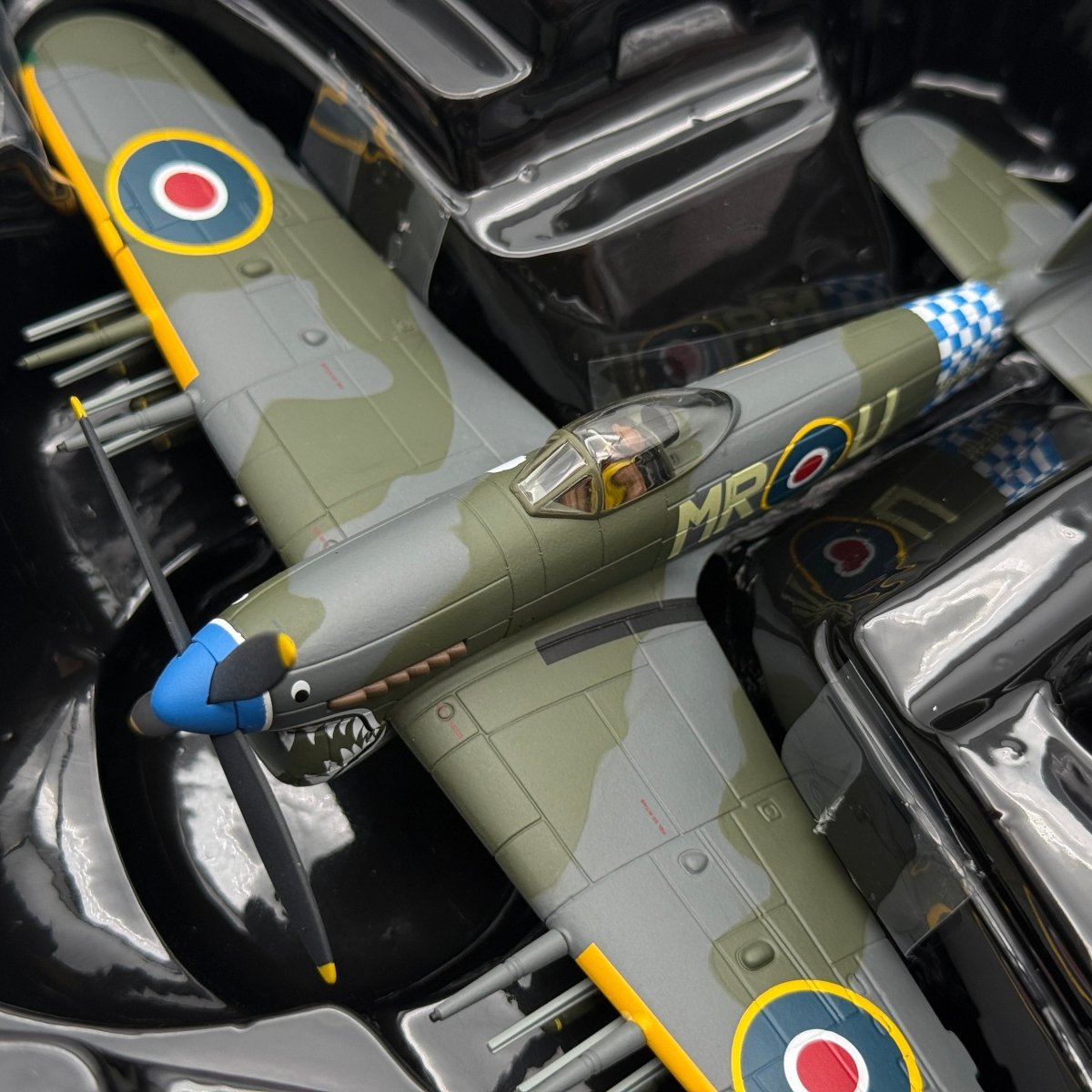Corgi AA36513 1:72 Hawker Typhoon Mk IB MP197 MR-U Sharkmouth 245 Sqn 1945 - Corgi