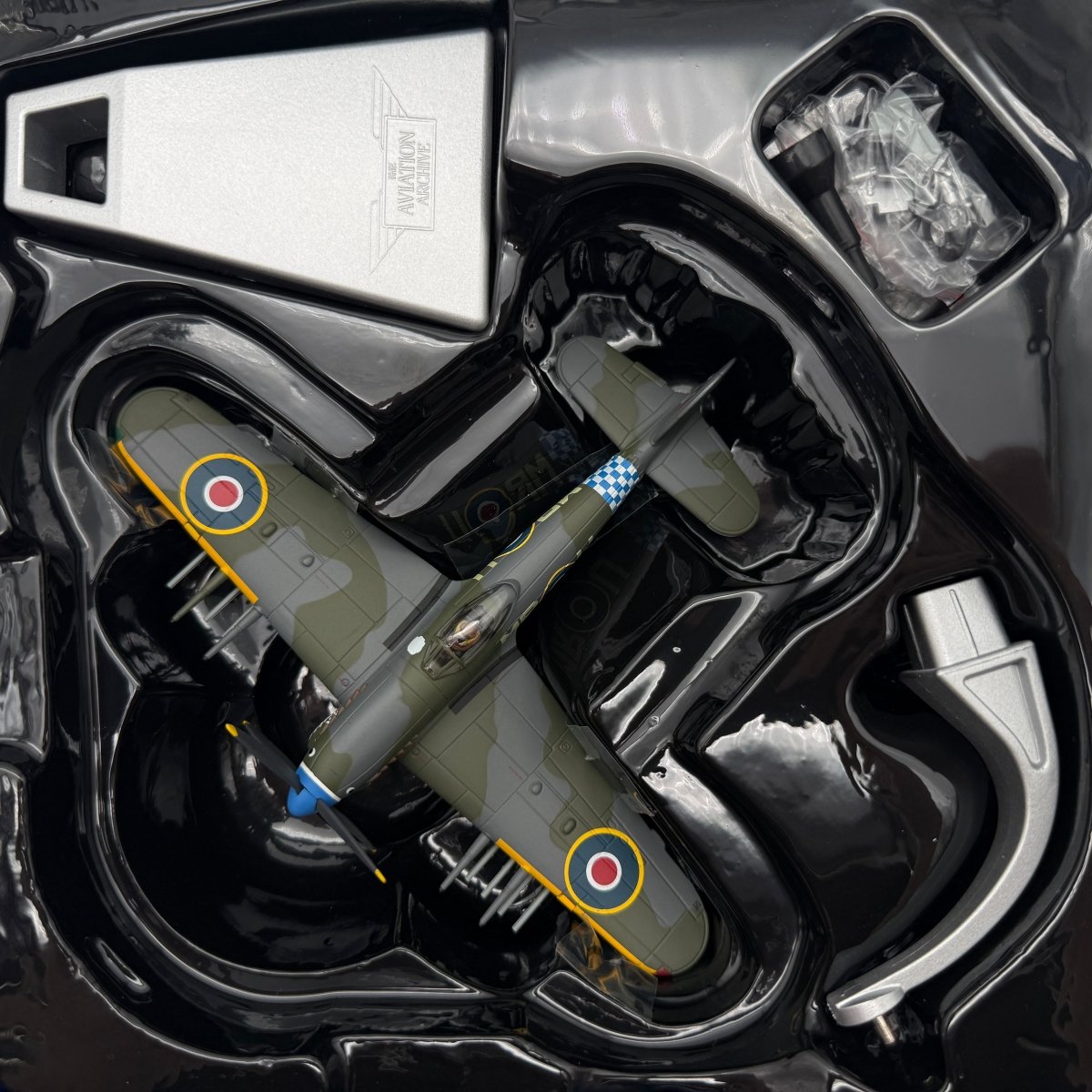 Corgi AA36513 1:72 Hawker Typhoon Mk IB MP197 MR-U Sharkmouth 245 Sqn 1945 - Corgi