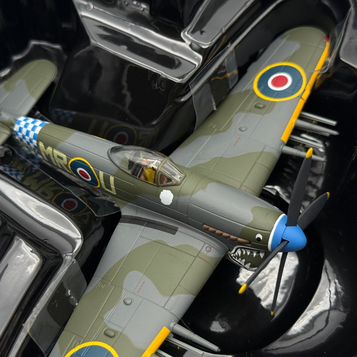 Corgi AA36513 1:72 Hawker Typhoon Mk IB MP197 MR-U Sharkmouth 245 Sqn 1945 - Corgi