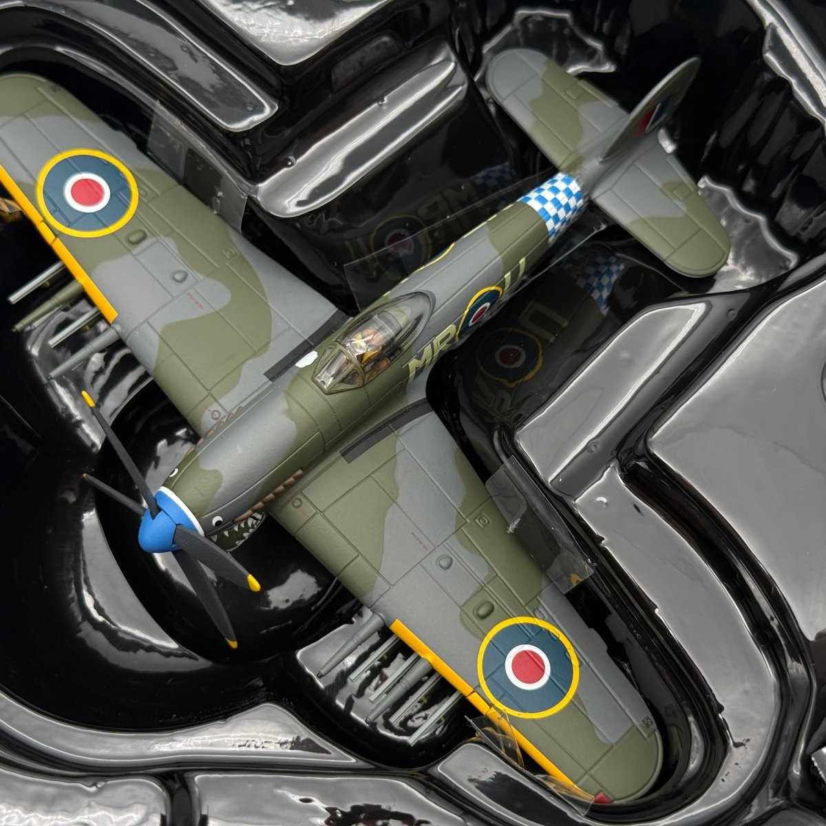 Corgi AA36513 1:72 Hawker Typhoon Mk IB MP197 MR-U Sharkmouth 245 Sqn 1945 - Corgi