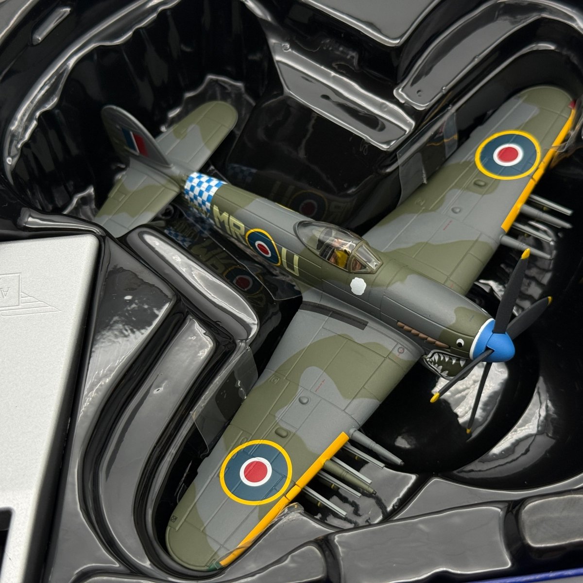 Corgi AA36513 1:72 Hawker Typhoon Mk IB MP197 MR-U Sharkmouth 245 Sqn 1945 - Corgi