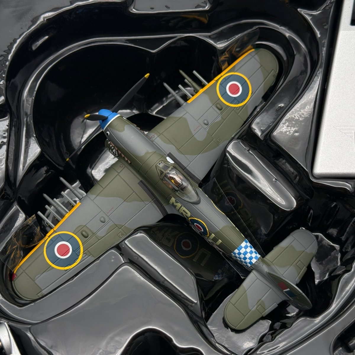 Corgi AA36513 1:72 Hawker Typhoon Mk IB MP197 MR-U Sharkmouth 245 Sqn 1945 - Corgi