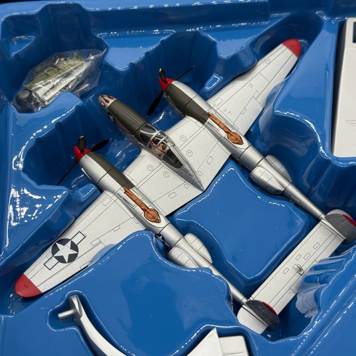 Corgi AA36601 1:72 Lockheed P-38J Lightning USAAF 49th FG 9th FS 42-103993 Marge Richard Bong New Guinea 1942 - Corgi