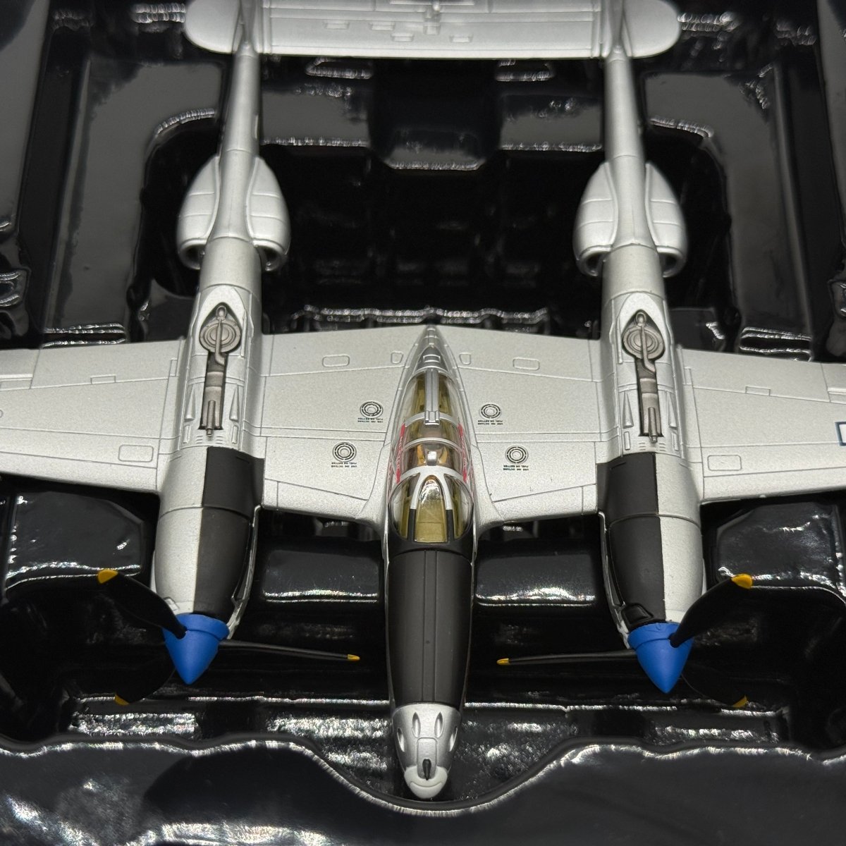 Corgi AA36613 1:72 Lockheed P-38J Lightning USAAF 367th FG Scrapiron IV 1944 - Corgi