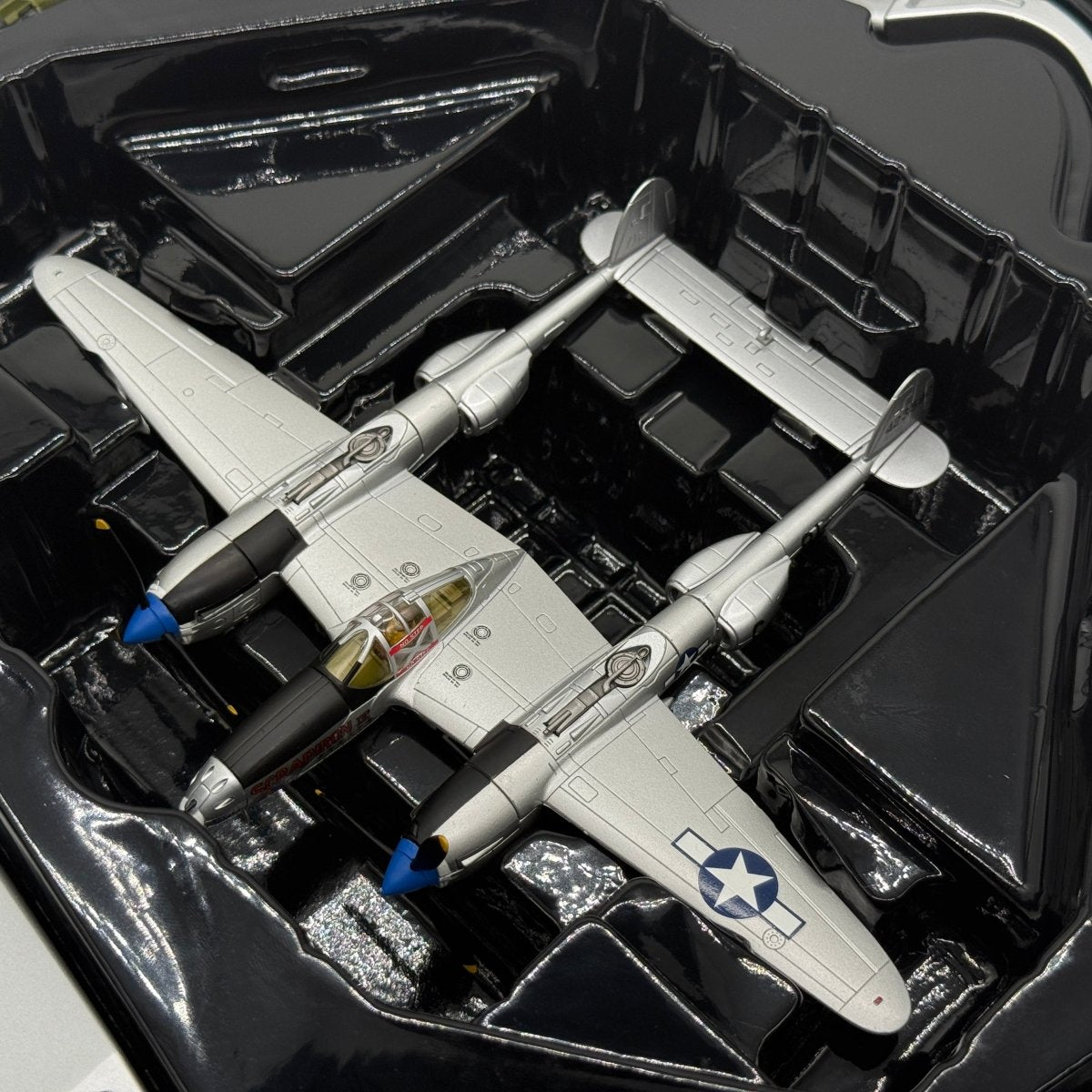 Corgi AA36613 1:72 Lockheed P-38J Lightning USAAF 367th FG Scrapiron IV 1944 - Corgi
