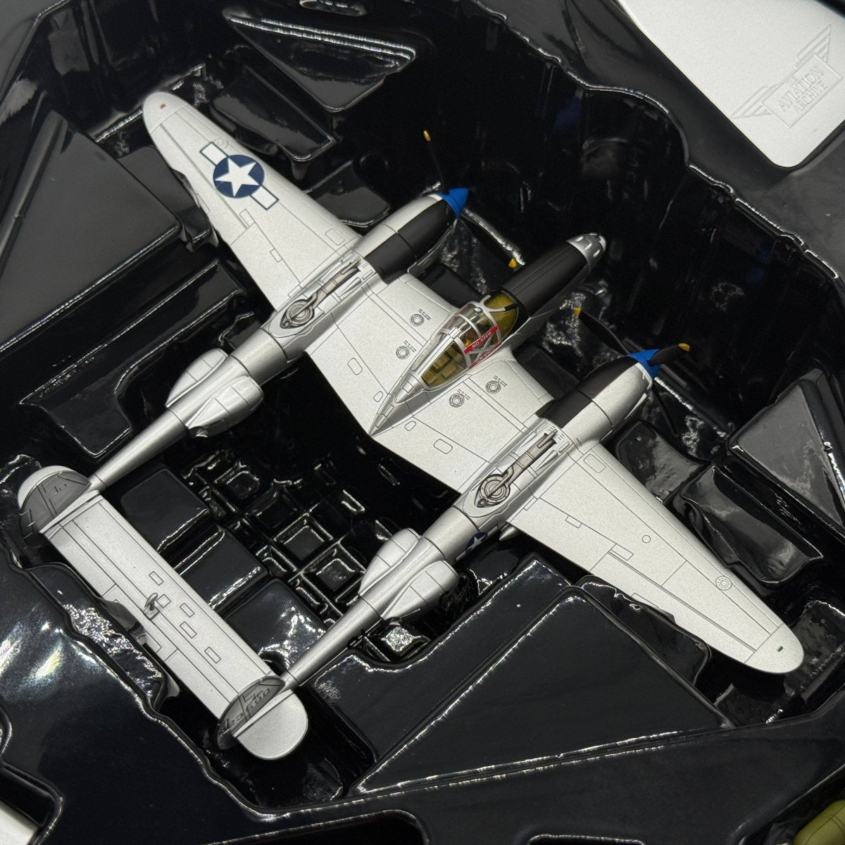 Corgi AA36613 1:72 Lockheed P-38J Lightning USAAF 367th FG Scrapiron IV 1944 - Corgi