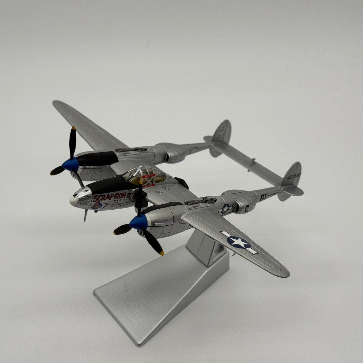 Corgi AA36613 1:72 Lockheed P-38J Lightning USAAF 367th FG Scrapiron IV 1944 - Corgi