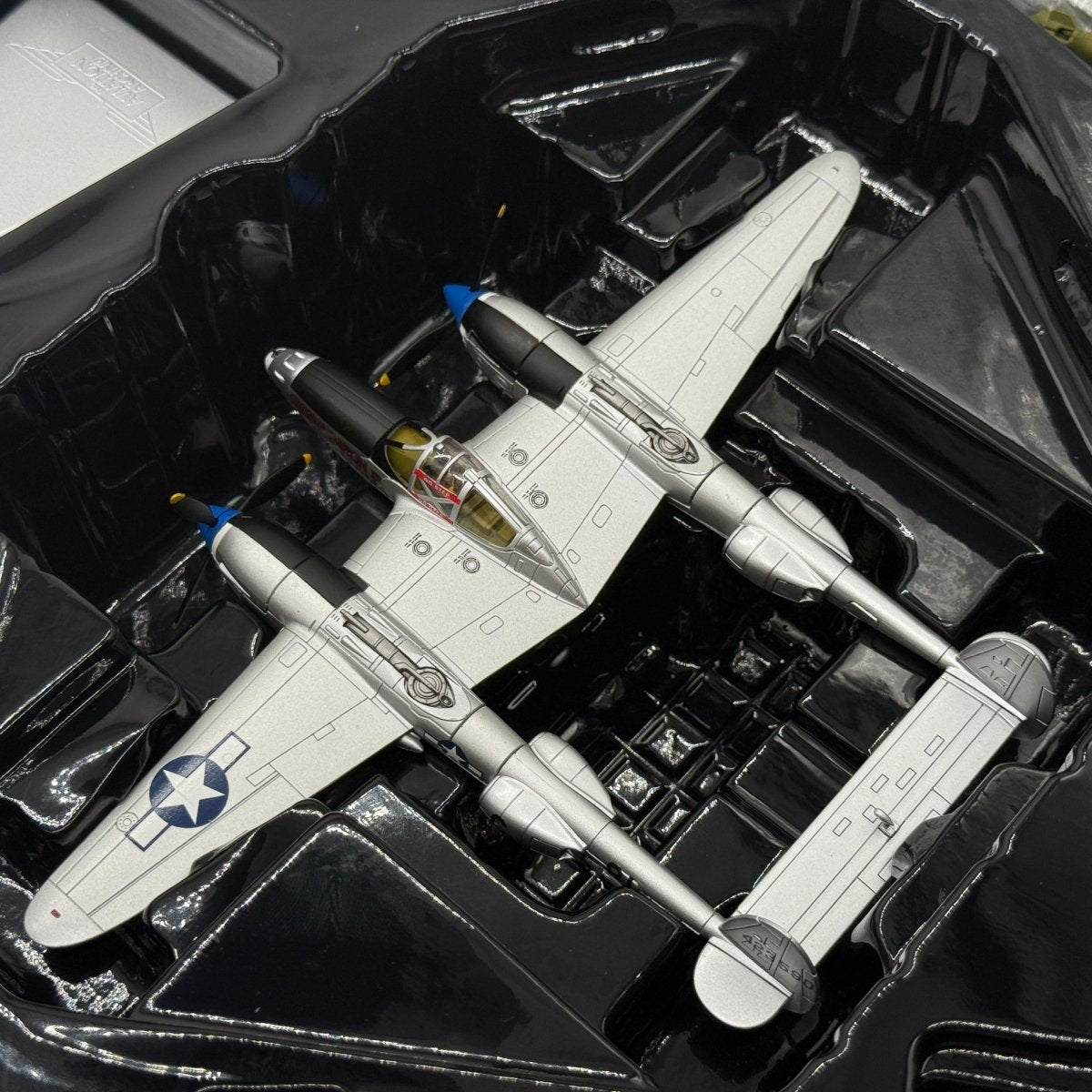 Corgi AA36613 1:72 Lockheed P-38J Lightning USAAF 367th FG Scrapiron IV 1944 - Corgi