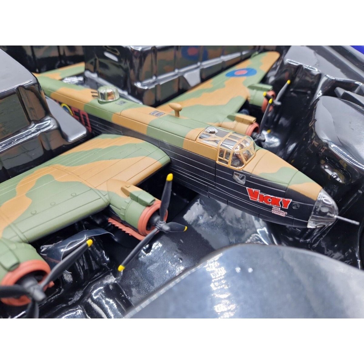 Corgi Aviation Archive 1:72 Handley Page Halifax B.VII Diecast AA37208 - Corgi