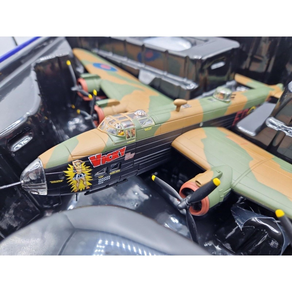 Corgi Aviation Archive 1:72 Handley Page Halifax B.VII Diecast AA37208 - Corgi