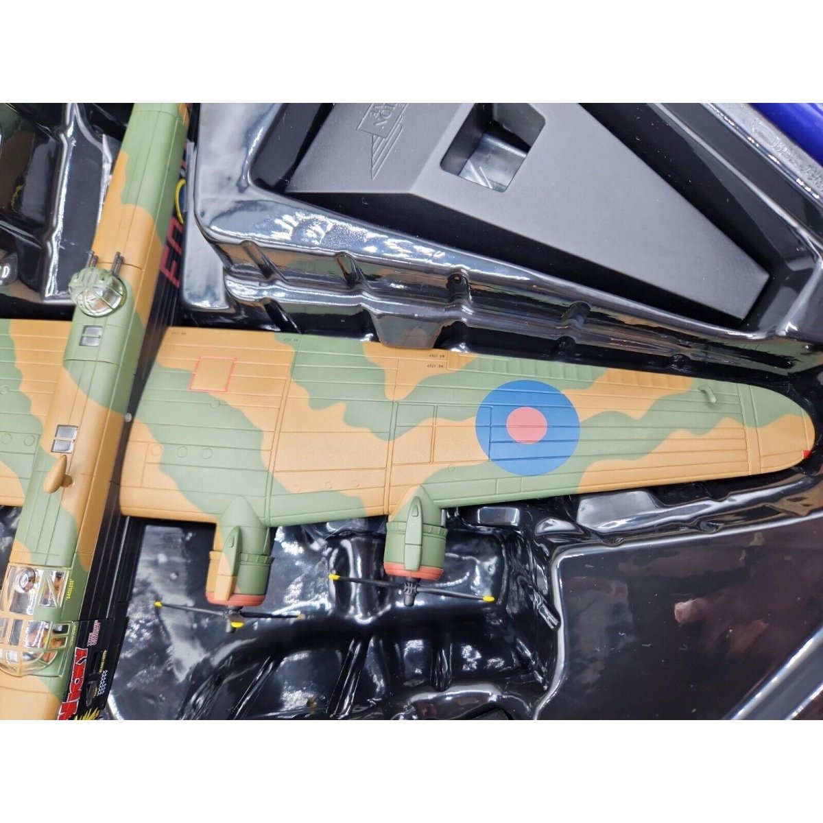 Corgi Aviation Archive 1:72 Handley Page Halifax B.VII Diecast AA37208 - Corgi