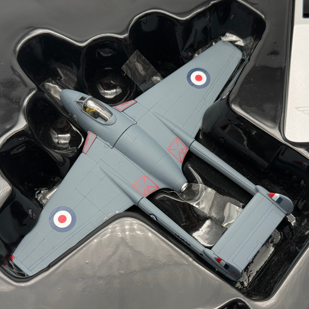 Corgi AA37303 1:72 de Havilland Vampire FB.Mk 5 RAF No.112 Sqn Fassberg 1951 - Corgi