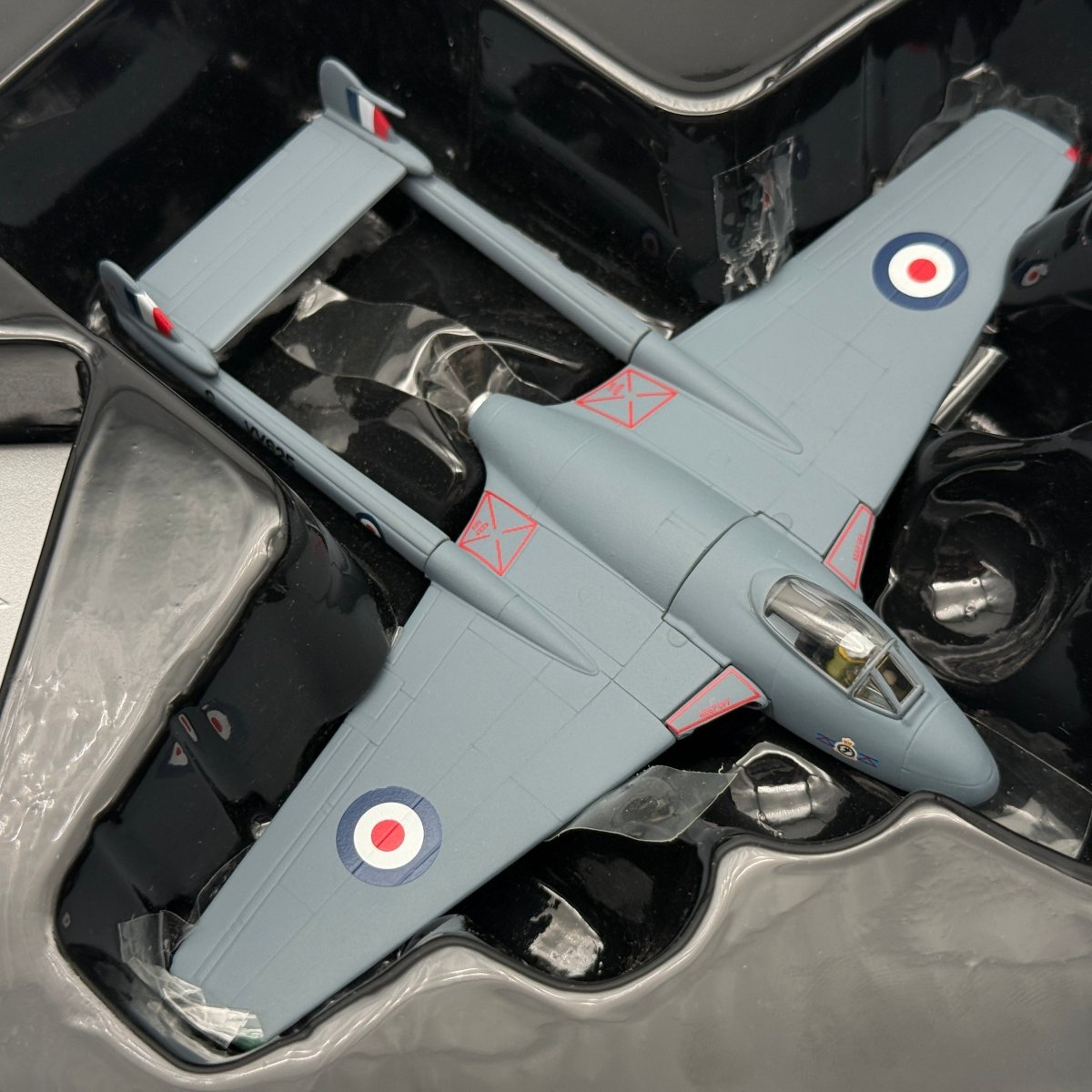 Corgi AA37303 1:72 de Havilland Vampire FB.Mk 5 RAF No.112 Sqn Fassberg 1951 - Corgi