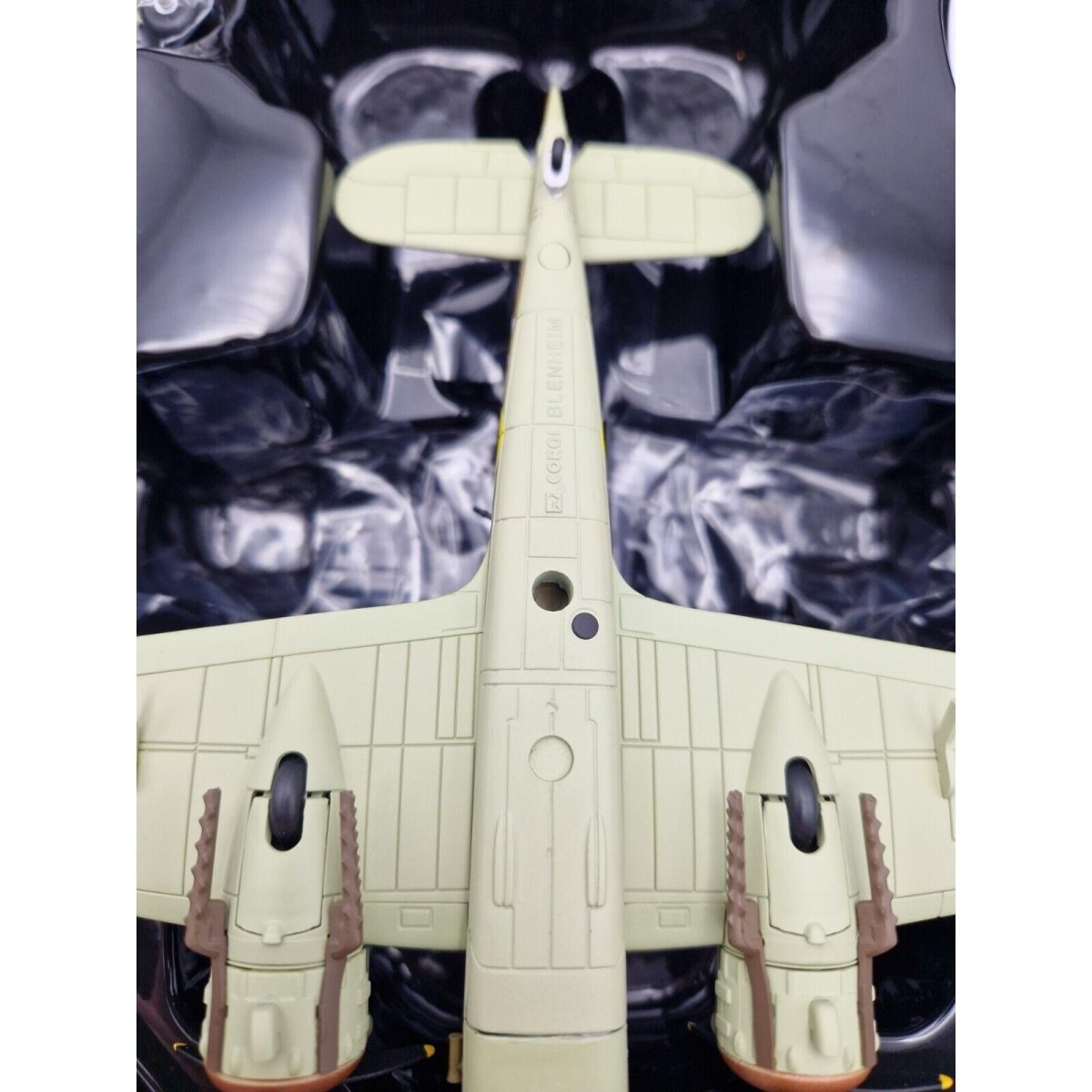Corgi Aviation Archive 1:72 Bristol Blenheim Mk.IV R3843 F Freddie Raf 18 Sqn Op Leg 1941 AA38409 - Corgi