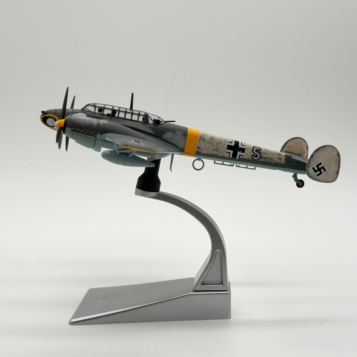 Corgi AA38506 1:72 Messerschmitt Bf 110C Luftwaffe KG 210 Russian Front Winter 1941 - Corgi