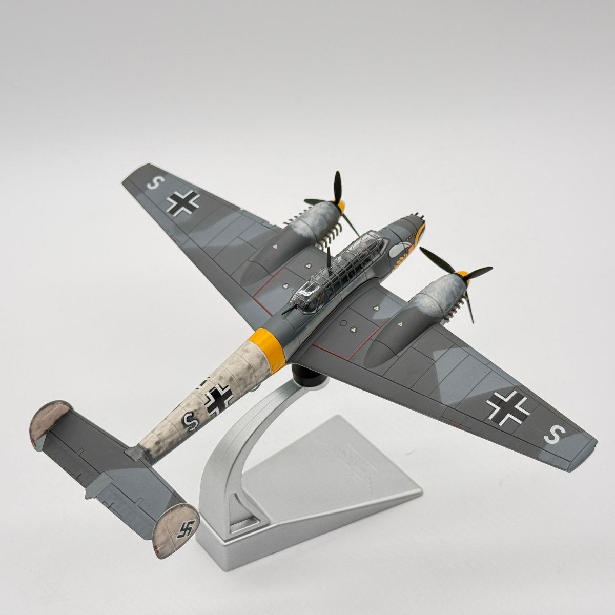 Corgi AA38506 1:72 Messerschmitt Bf 110C Luftwaffe KG 210 Russian Front Winter 1941 - Corgi