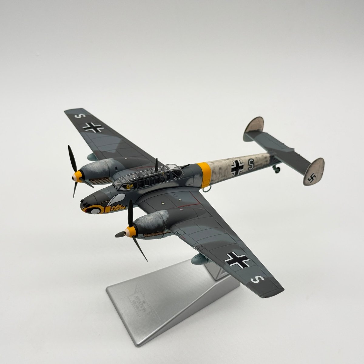 Corgi AA38506 1:72 Messerschmitt Bf 110C Luftwaffe KG 210 Russian Front Winter 1941 - Corgi