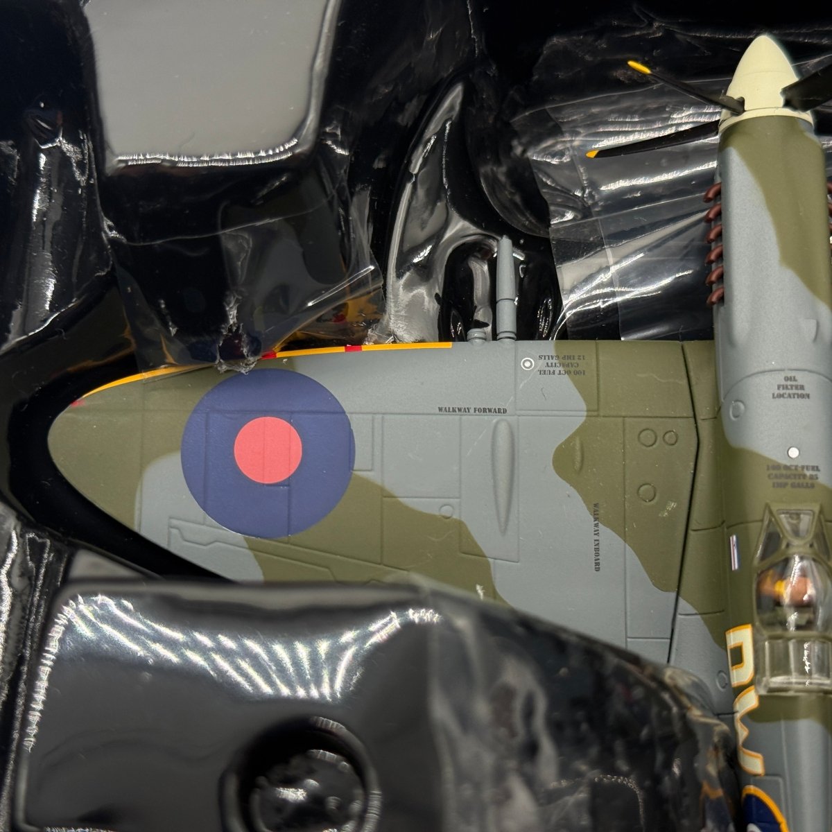 Corgi AA38703 1:72 Supermarine Spitfire Mk XIV RAF No.610 Sqn RB159 Richard Newbery V-1 1944 - Corgi